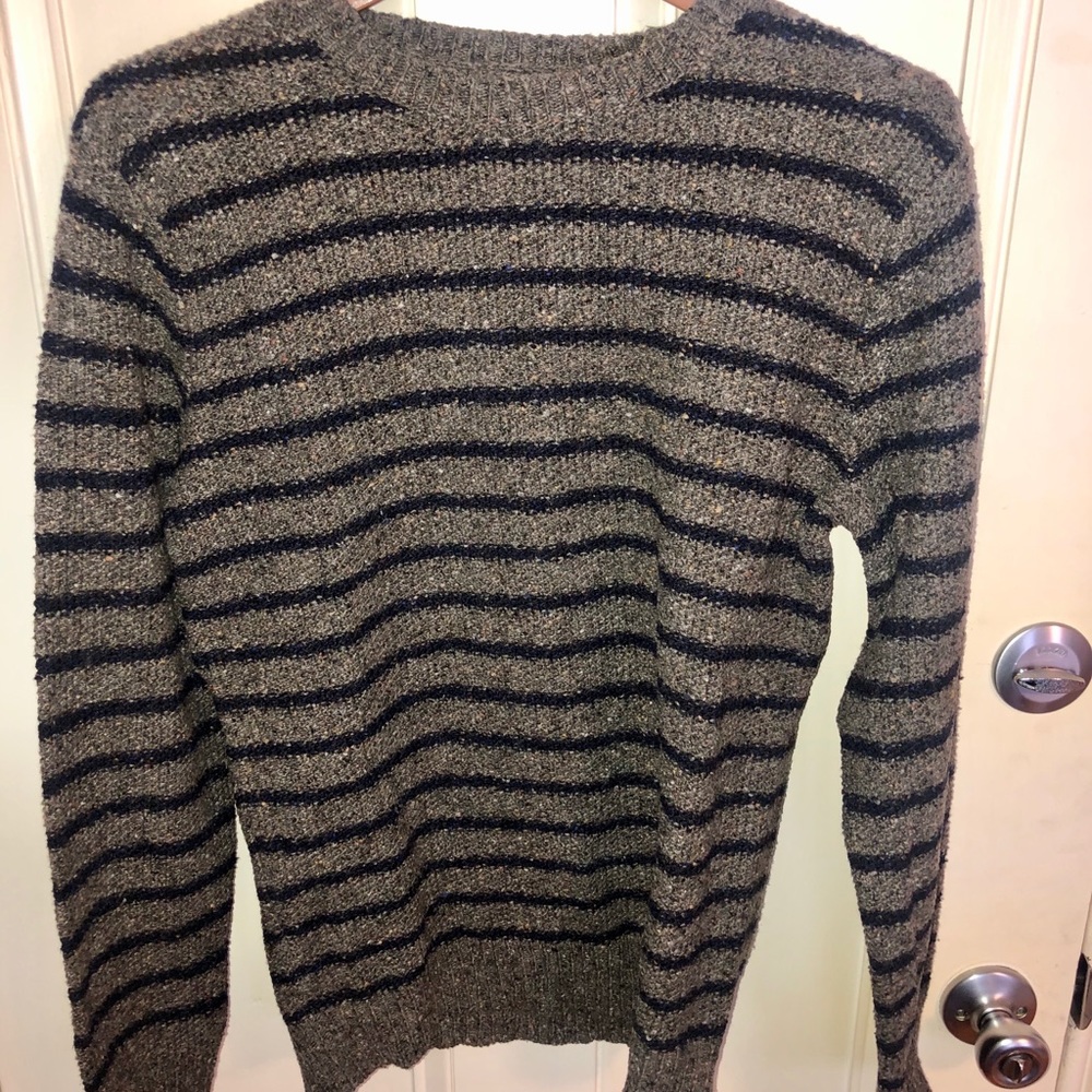 EUC J. Crew nubby mid-weight crewneck sweater.